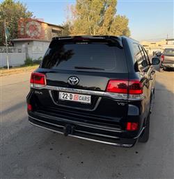 تۆیۆتا لاند کروزەر